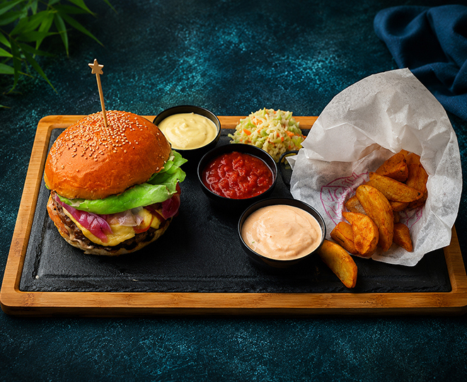 AROMA BURGER DE VITĂ BLACK ANGUS